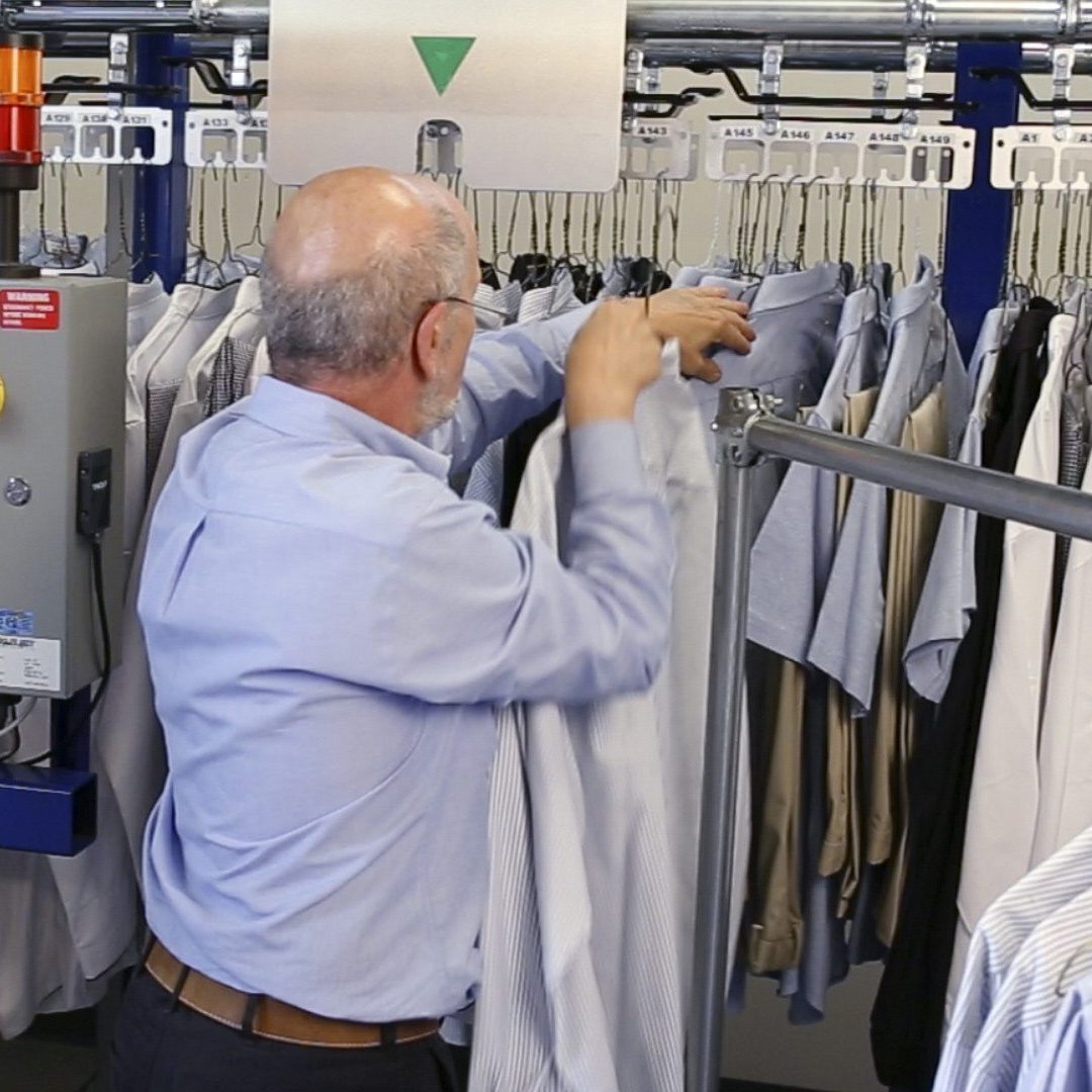 loading-garments-on-uniform-conveyor-1